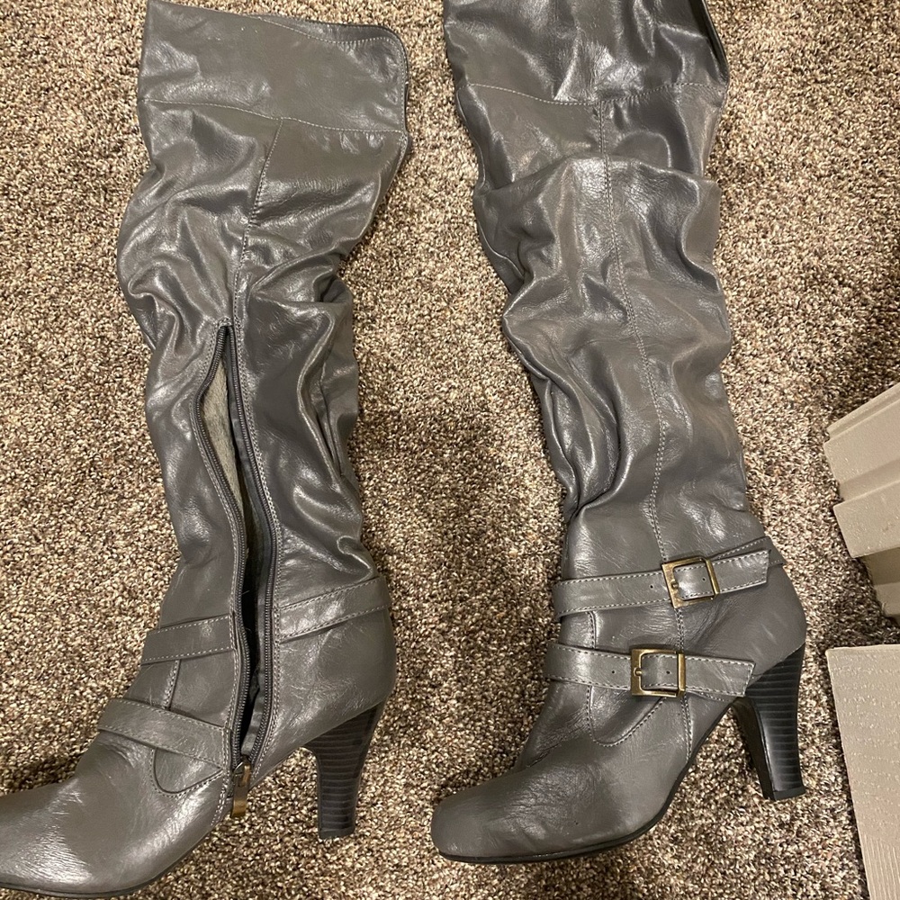 Women’s gray boots 8.5